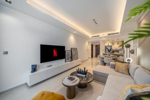 Sky-High 2BR Escape Stylish Stay Near Dubai Mall, Dubai (Foto 4)