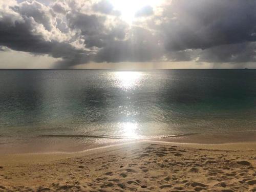 Sea View Chill Spot 15 min walk to the beach in Saint Mary