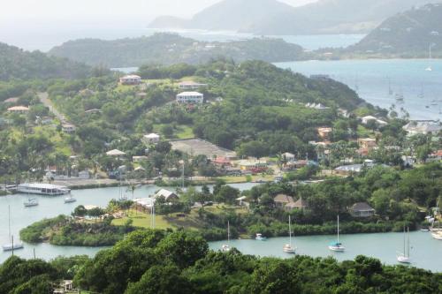Sea View Chill Spot 15 min walk to the beach in Saint Mary