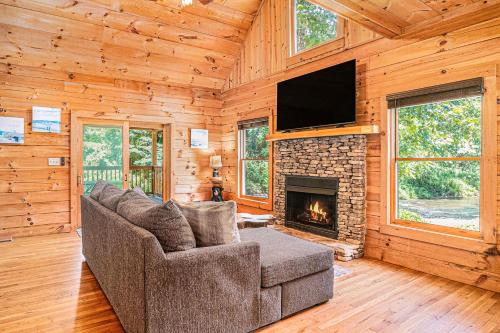 River Fishing Cabin in Lakemont, USA