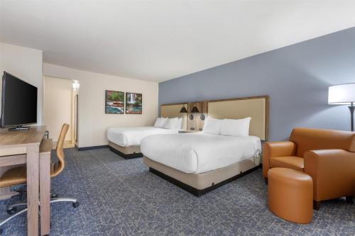 Best Western Plus A Wayfarer's Inn & Suites - image 10