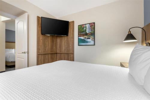 Best Western Plus A Wayfarer's Inn & Suites - image 9