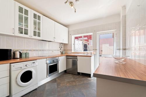 Kitchen, Bemposta Residence in Quatro Estradas