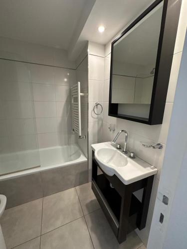 xxx in 센터 주변