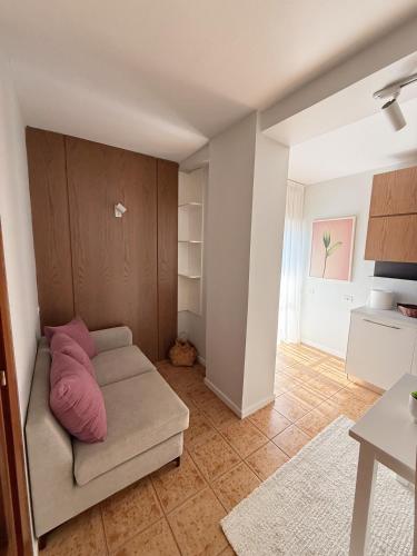 The downtown escape apartment in the Heart of Tirana, Тирана (фото 11)