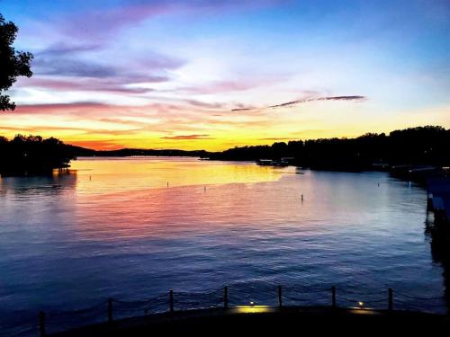Lake Life Location with Serenity, Osage Beach