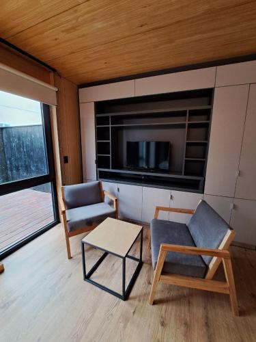 One-Bedroom Apartment image 3