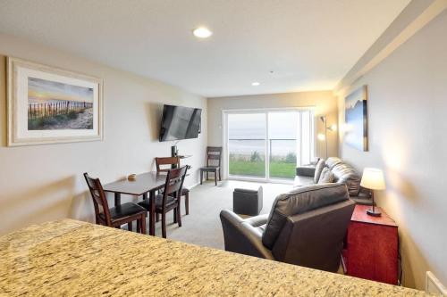 Ground Floor Beachfront Suite - Sleeps 4 - Pool and Sauna