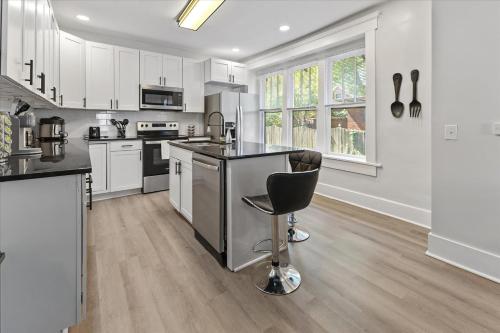 Beautiful Broad Ripple House near Crown Hill Temető