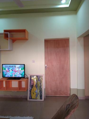 Hollande House Blm - image 2