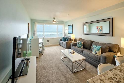 Premium Second Floor Beachfront Suite - Sleeps 4 - Pool and Sauna