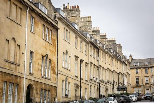 Lovely Georgian 2-bed apartment in Historic Bath, Bath (photo 9)