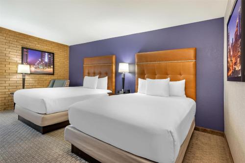 2 double beds