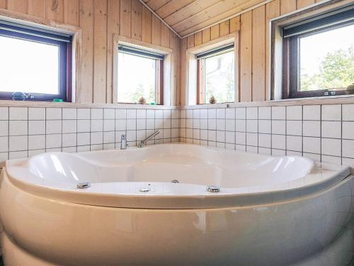 Spa, 4 star holiday home in Øster Assels-By Traum in Sillerslev