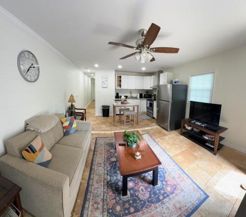 Renovated 2 Bedroom In Durham! Superhost!