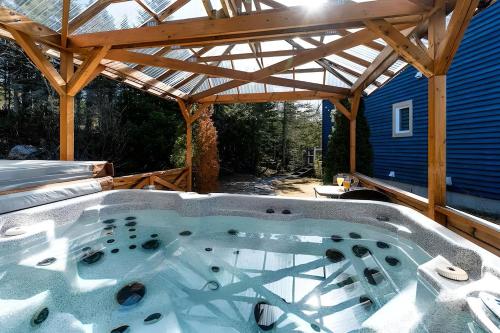 Pezsgőfürdő, Bleuzen chalet entier in Petite-Riviere-Saint-Francois (QC)