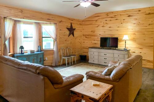 Emory Escape w/ Pond Access < 13 Mi to Lake!