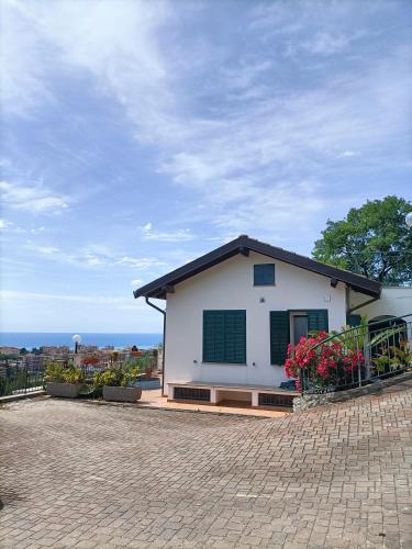 Casa indipendente Roque Vista al mar con parking gratuito gîte à louer Vallecrosia