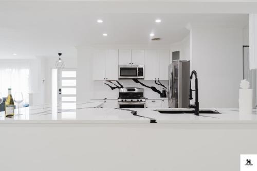 Chic Hollywood Pool Villa