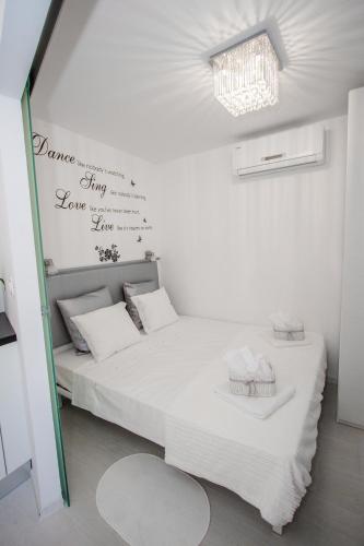  Luxury Studio Apartment White Sensation, Ferienwohnung in Vodice