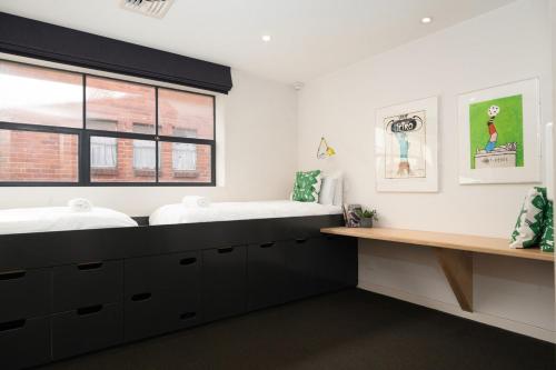 Luxury House - Spacious & Bright 3 Bedroom House in Flemington
