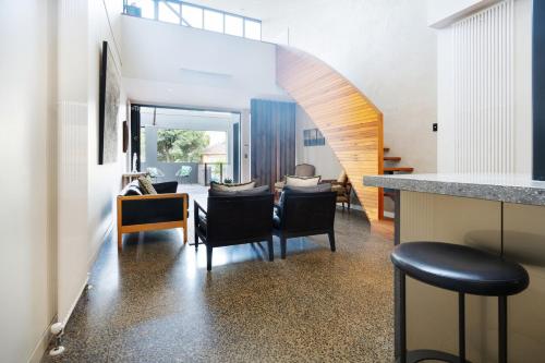 Luxury House - Spacious & Bright 3 Bedroom House in Flemington