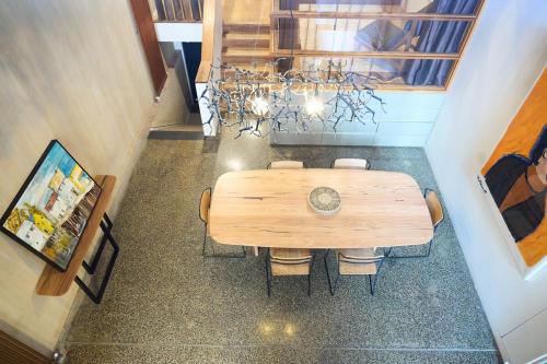 Luxury House - Spacious & Bright 3 Bedroom House in Flemington