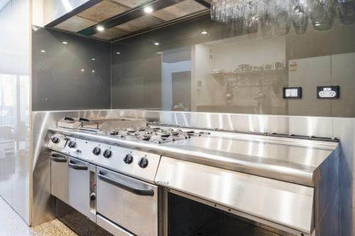 Luxury House - Spacious & Bright 3 Bedroom House in Flemington