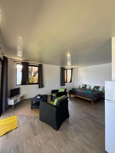 Manuura village in Ti'ama'o