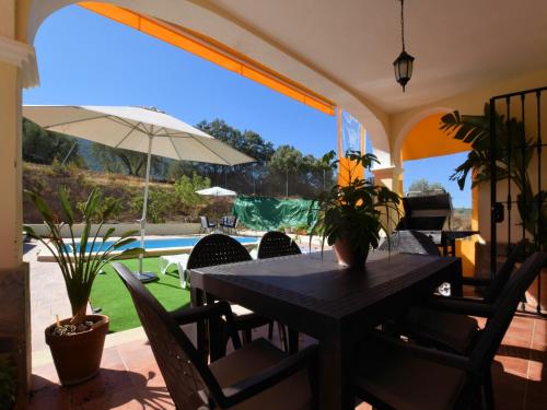 Balkons/terase, Villa in Villanueva del Trabuco with Jacuzzi in Villanueva del Trabuco