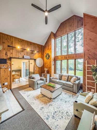 Italy Inspired Lakeview Chalet with Hot Tub