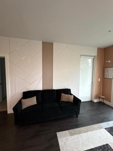 2BD Midtown ATL W-Balcony & Black Truck Option detail