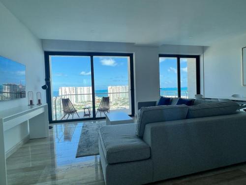Top floor, amazing sea view in Puerto Cancun, Cancún