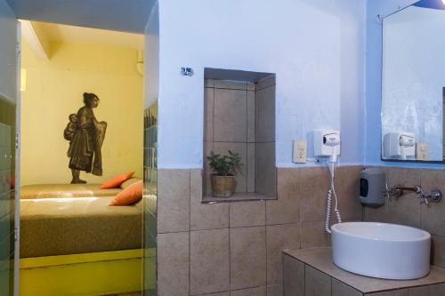Double Room with Two Beds Private Bathroom image 5