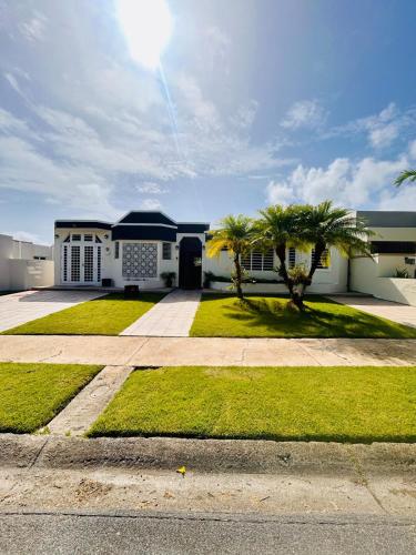 Tropical Oasis! 5BR Luxe Home in Dorado