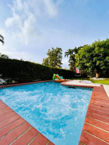 Kolam renang, Tropical Oasis! 5BR Luxe Home in Dorado