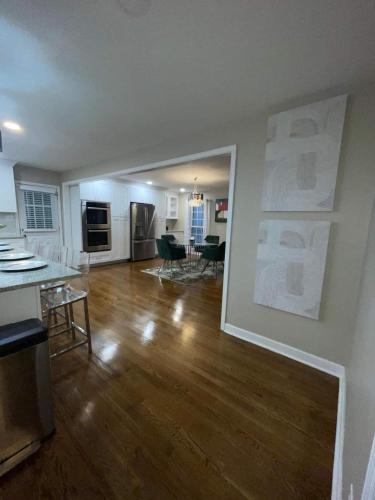 Southern Collective Sleeps8! Airport-beltline in Southwest