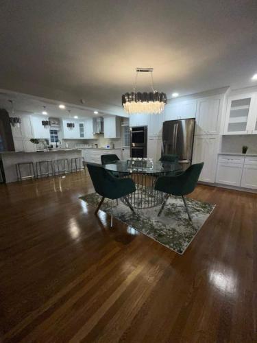 Southern Collective Sleeps8! Airport-beltline in Southwest