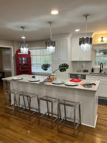 Southern Collective Sleeps8! Airport-beltline in Southwest