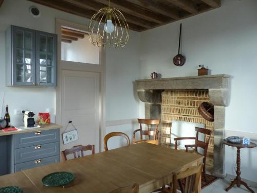 Gîte de charme avec cour ombragée et climatisation - FR-1-489-126 (Gite de charme avec cour ombragee et climatisation - FR-1-489-126) in มัคนีย์ คัวร์