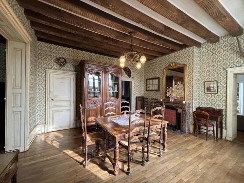 Gîte de charme avec cour ombragée et climatisation - FR-1-489-126 (Gite de charme avec cour ombragee et climatisation - FR-1-489-126) in มัคนีย์ คัวร์