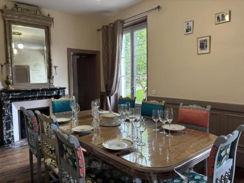 Maison Bourgeoise 1830, Vue Château, Spa, Animaux Bienvenus, Jardin - FR-1-489-541 (Maison Bourgeoise 1830, Vue Chateau, Spa, Animaux Bienvenus, Jardin - FR-1-489-541) in 貝布爾河畔雅利尼