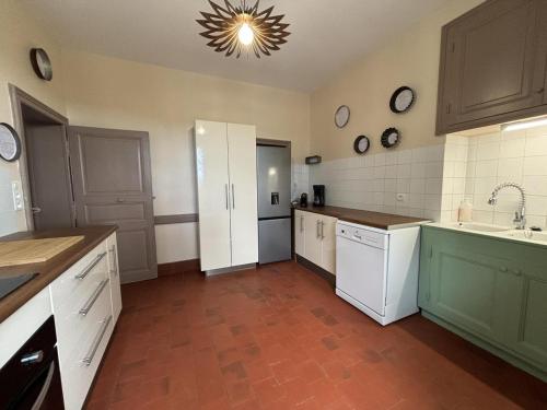 Maison Bourgeoise 1830, Vue Château, Spa, Animaux Bienvenus, Jardin - FR-1-489-541 (Maison Bourgeoise 1830, Vue Chateau, Spa, Animaux Bienvenus, Jardin - FR-1-489-541) in 貝布爾河畔雅利尼