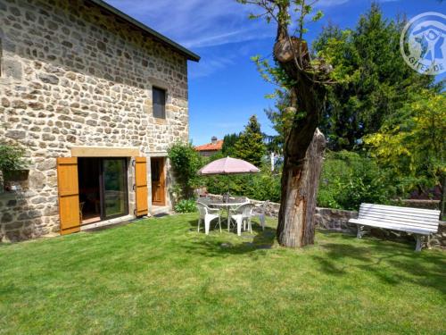 Gîte authentique 6 pers avec jardin à Marols - FR-1-496-1