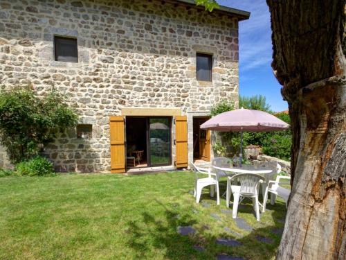 Gite authentique 6 pers avec jardin a Marols - FR-1-496-1 in Other