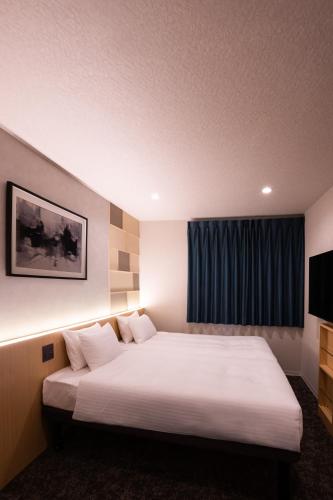 Economy Twin Room image 10
