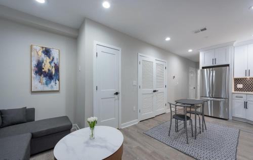 NICE 1BR Apartment near Metro - image 3