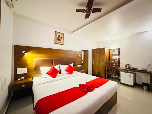 Hotel City Palace Residency Wandoor in Mampad