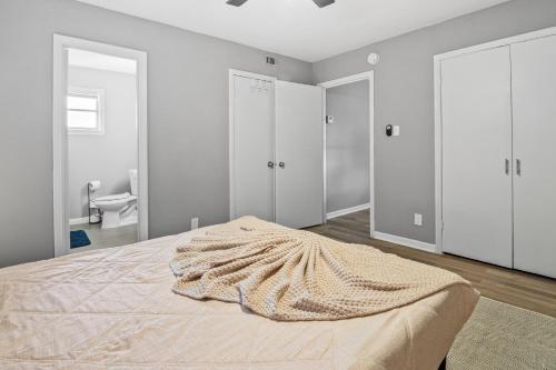 Chic 1 BDR on Westheimer - 92 Walk Score - Free Parking - Free Wifi - image 5