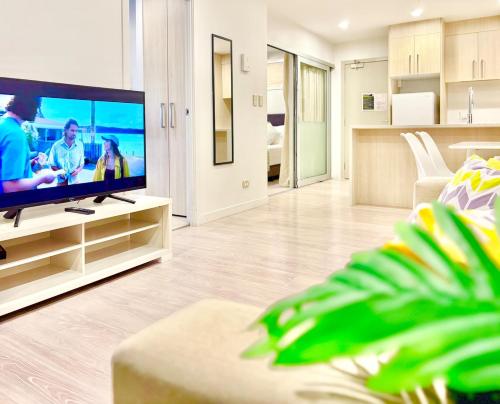 High-Floor 2BR Apartment Near Sky Tower Pool Gym V182, Auckland